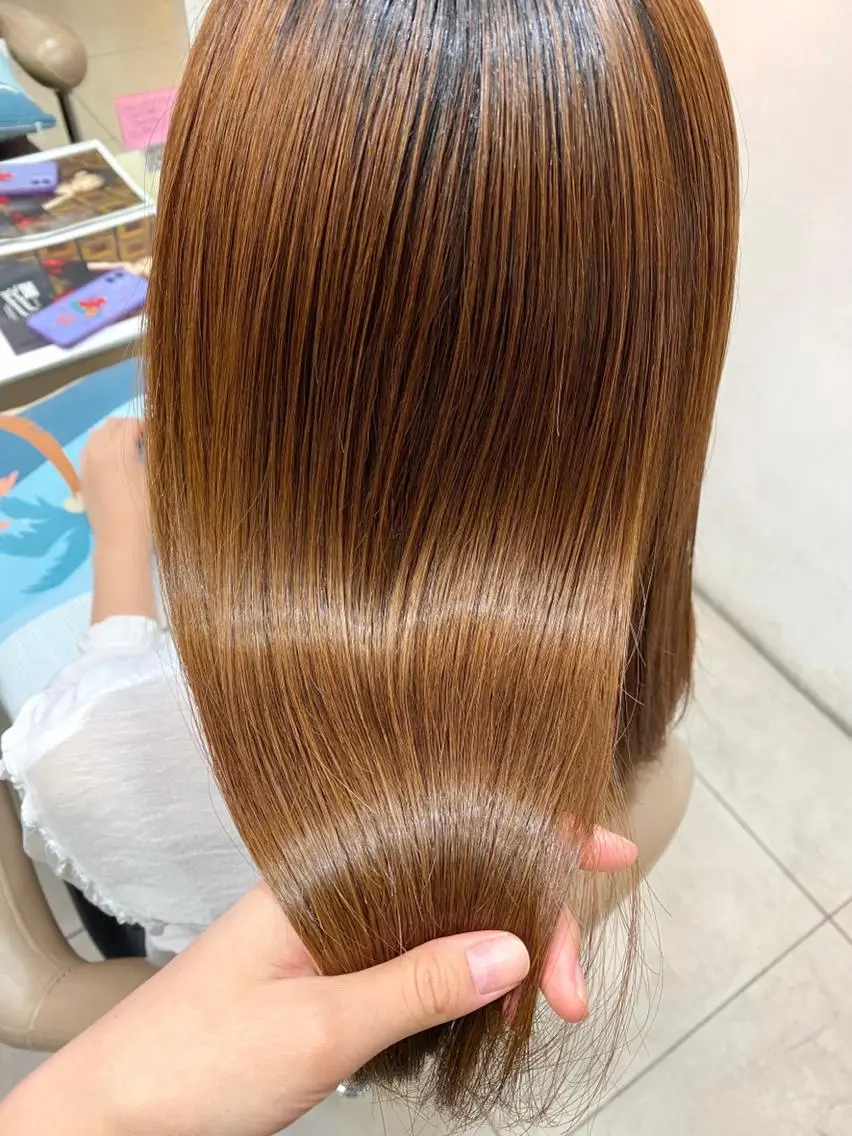 ロング 縮毛矯正 🫧ハイトーン個性髪 🫧マヤのヘアスタイル