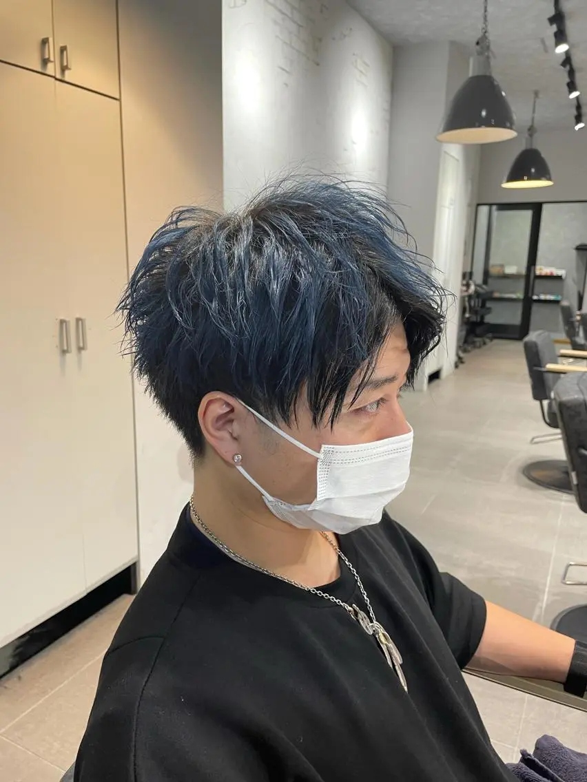 カラー メンズ ブルーカラー カット ヘアカラー トリートメント メンズカット／太田 龍舞／フェザーパーマのヘアスタイル