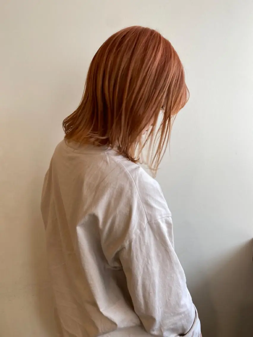 ミディアム カラー カット ヘアカラー トリートメント MIOベージュカラー 柔らかいカラーのヘアスタイル