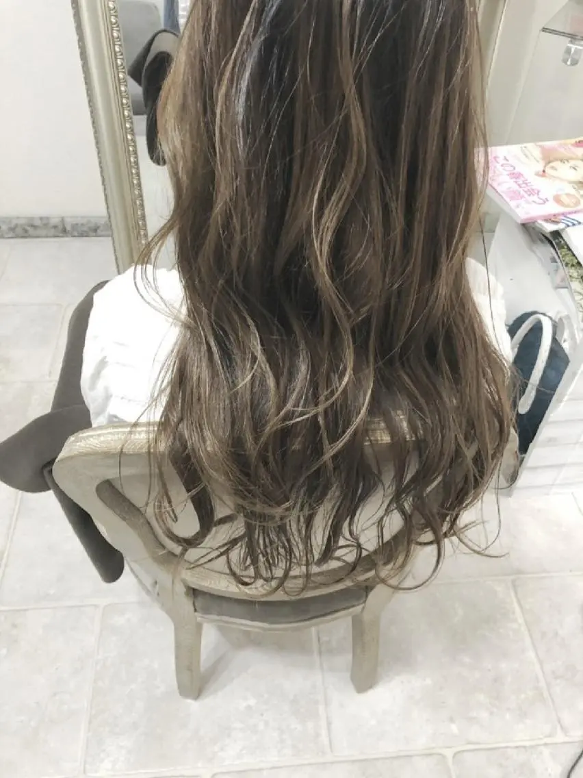 ロング ヘアアレンジ カラー ハイライトカラー ハイライト See by merの眉毛・アイブロウイメージ