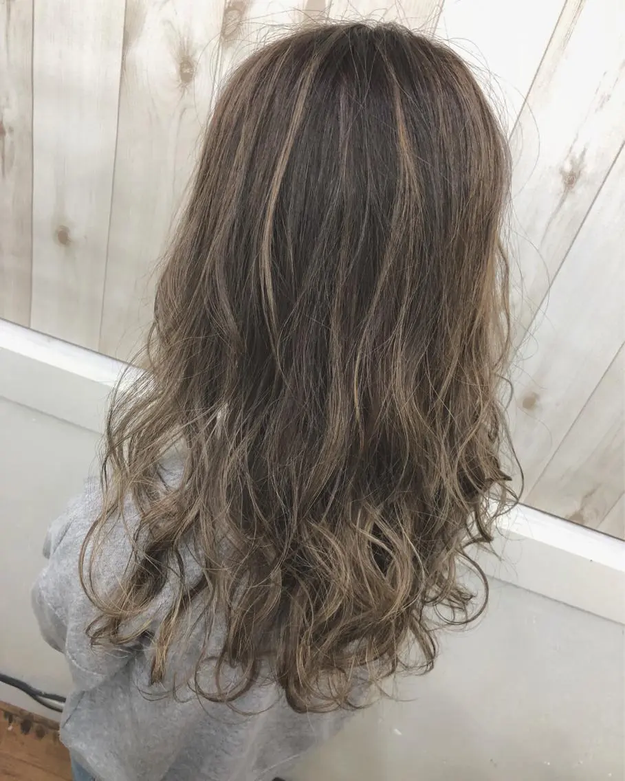 セミロング Loob.TOKYO MIYA🌈のヘアスタイル