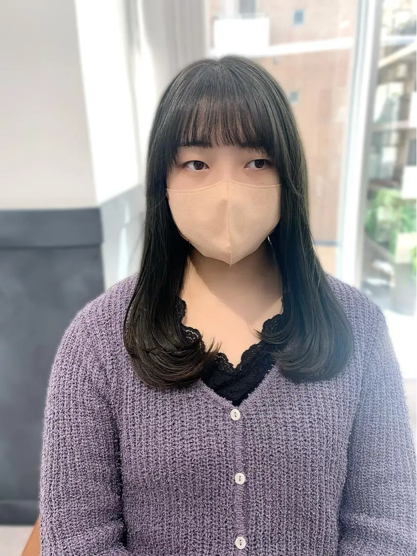 ミディアム カラー パーマ ヘアアレンジ メンズ キッズ ネイル マツエク・マツパ アイブロウ レイヤーカット／ 巻ける縮毛矯正のヘアスタイル