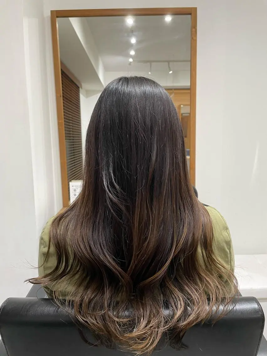 ロング 🐬脱白髪染めカラー 清水大世🐬のヘアスタイル