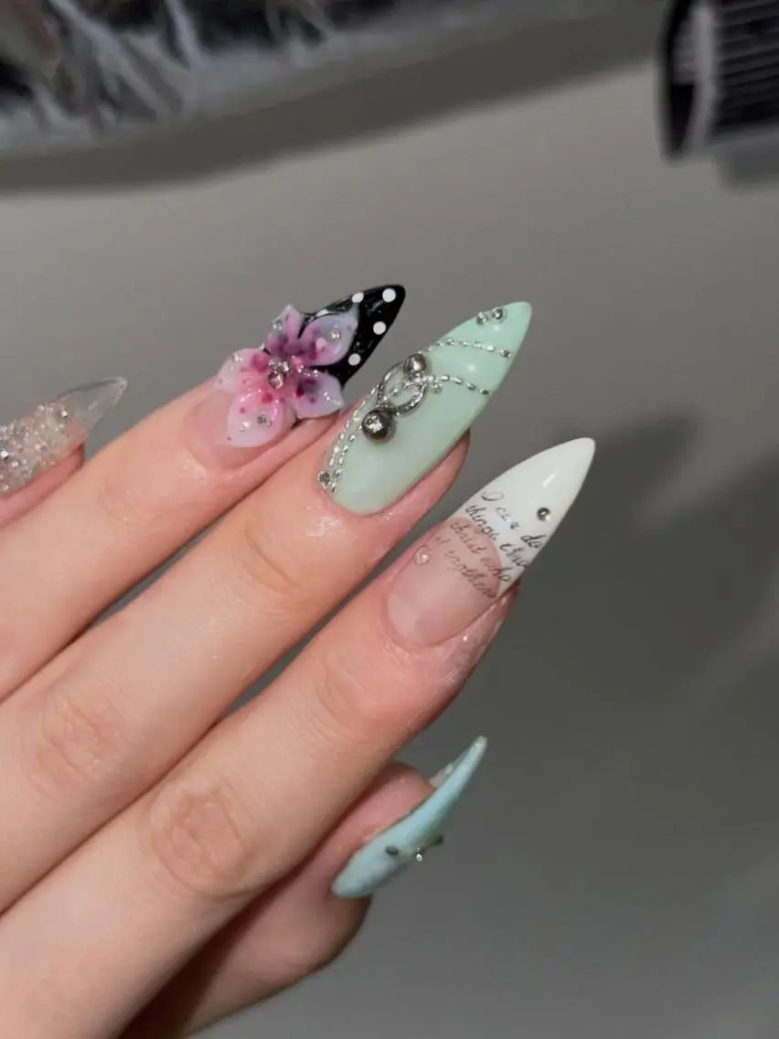 ネイル 長さ出し フラワーネイル 韓国ネイル 持ち込み ワンホンネイル ハンドネイル Rina Nail.Novaのネイルデザイン