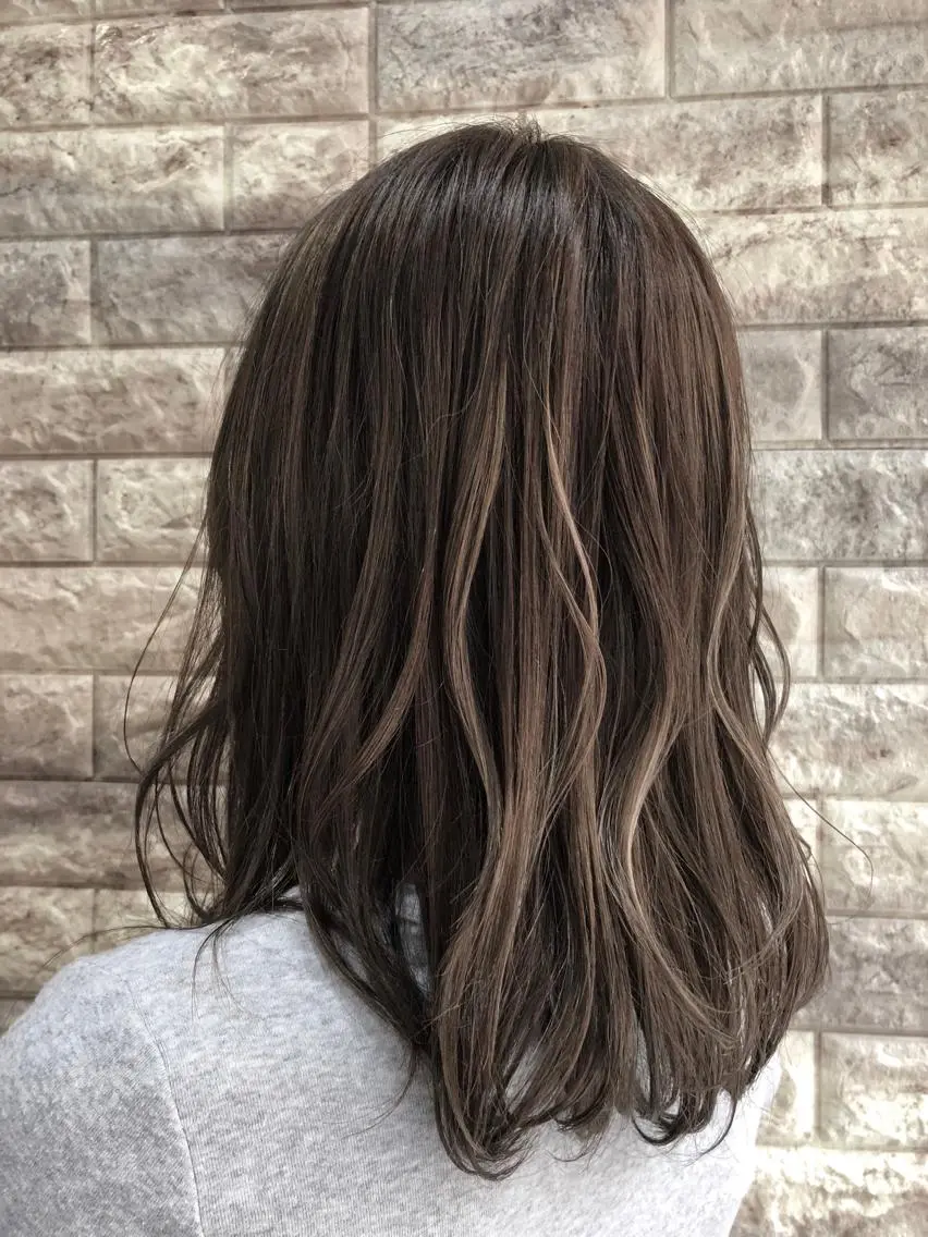 セミロング ハイライト yuki🌼 Hip's decoのヘアスタイル