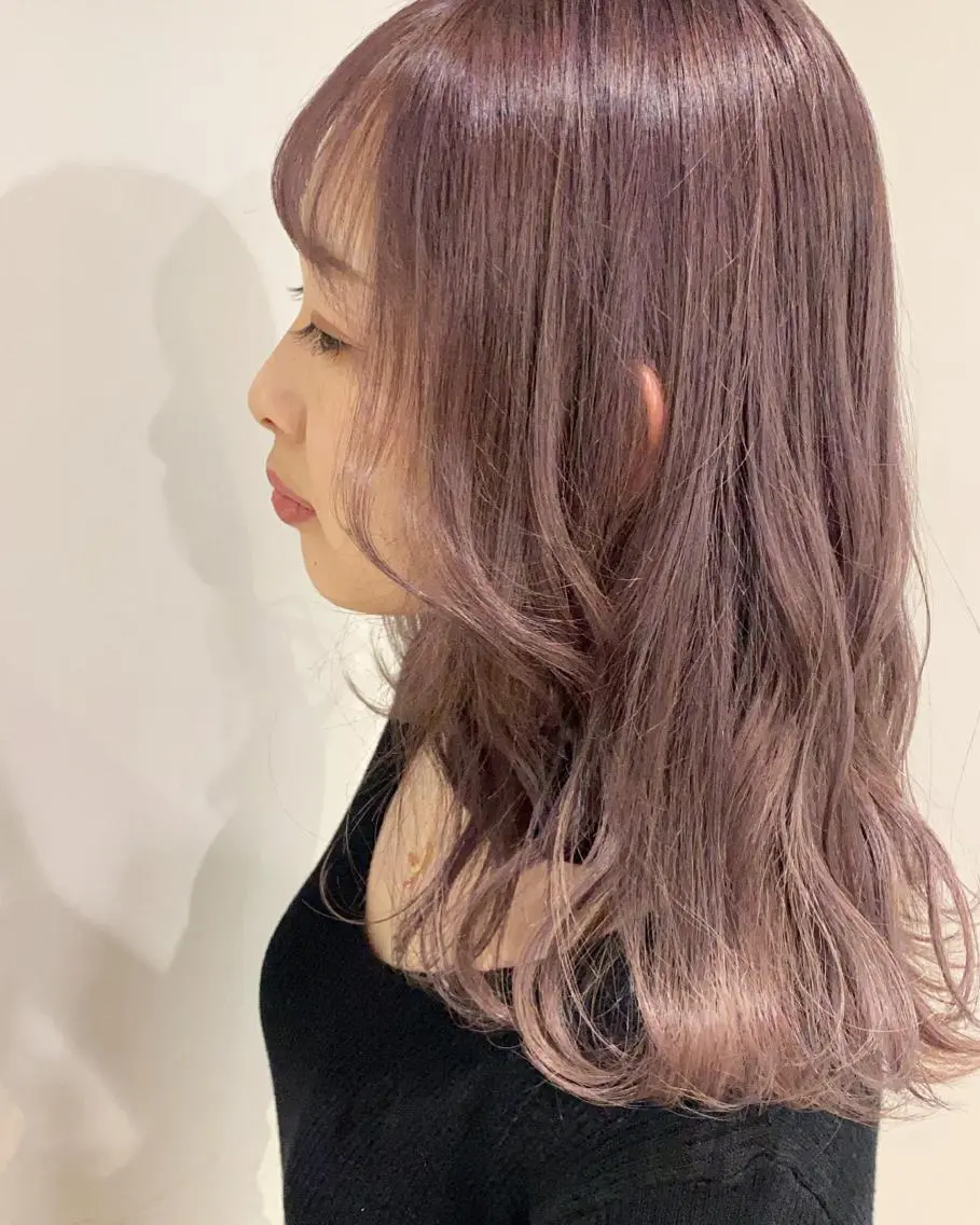 セミロング カラー ベージュカラー ブリーチ ラベンダーカラー ラベンダーベージュ カット ヘアカラー トリートメント scene. haraのヘアスタイル