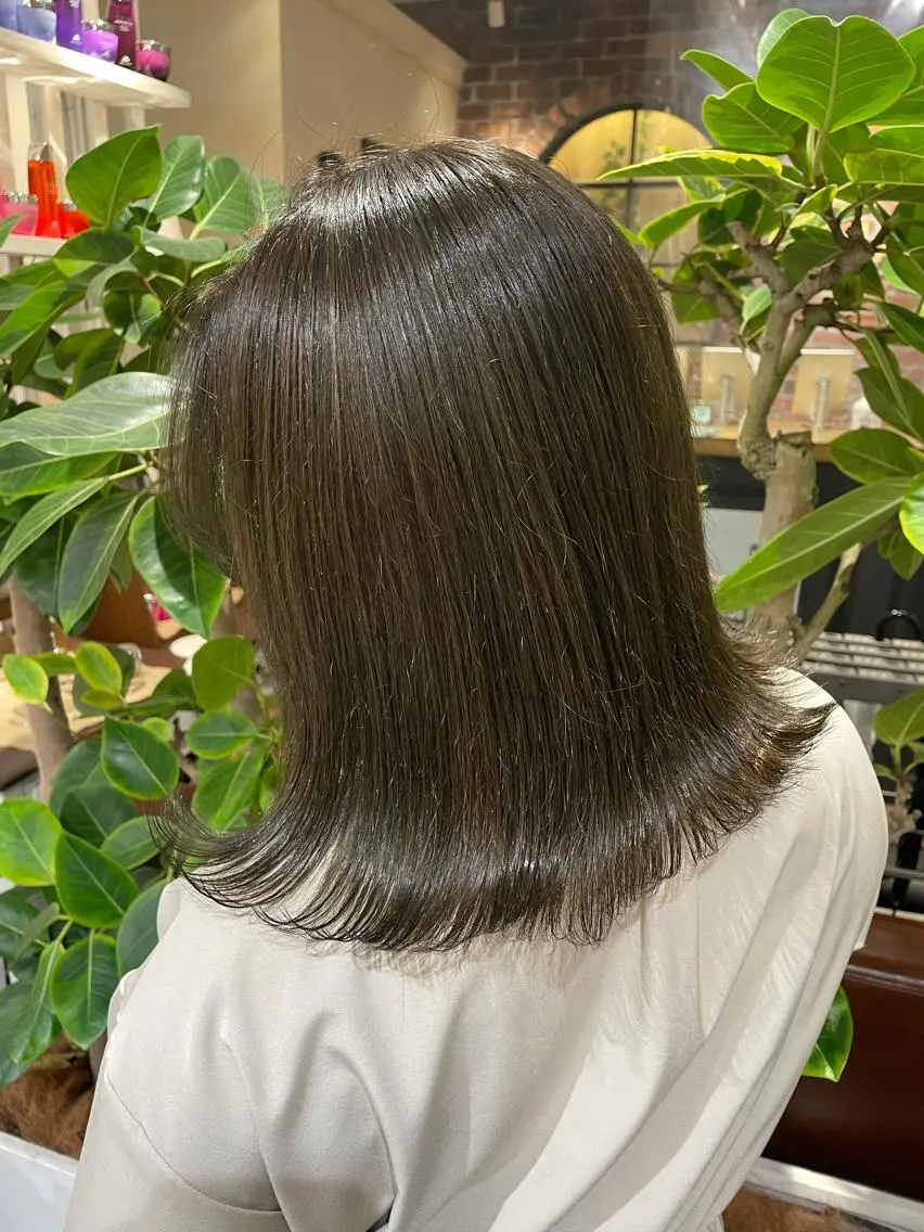 ミディアム カラー ベージュカラー オリーブベージュ MINX 渡邉由理のヘアスタイル
