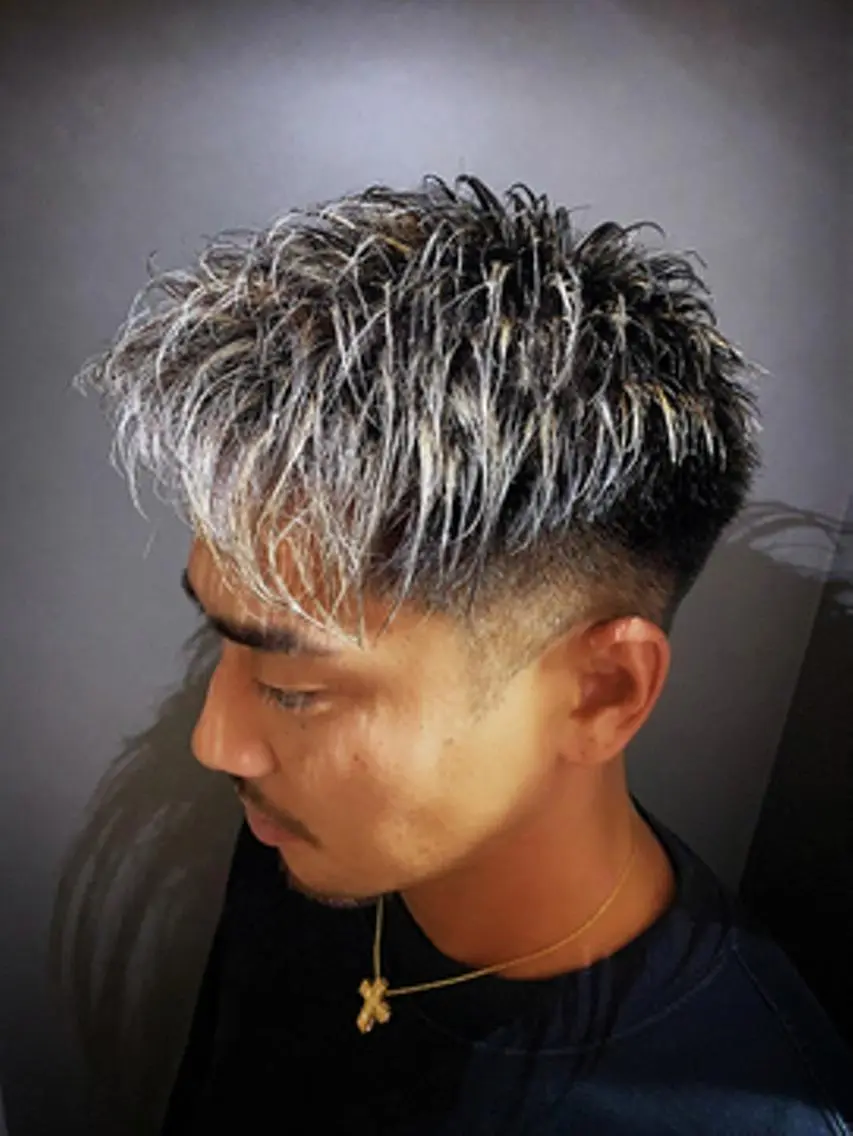 メンズ メンズハイライト メンズサロン AXLのヘアスタイル