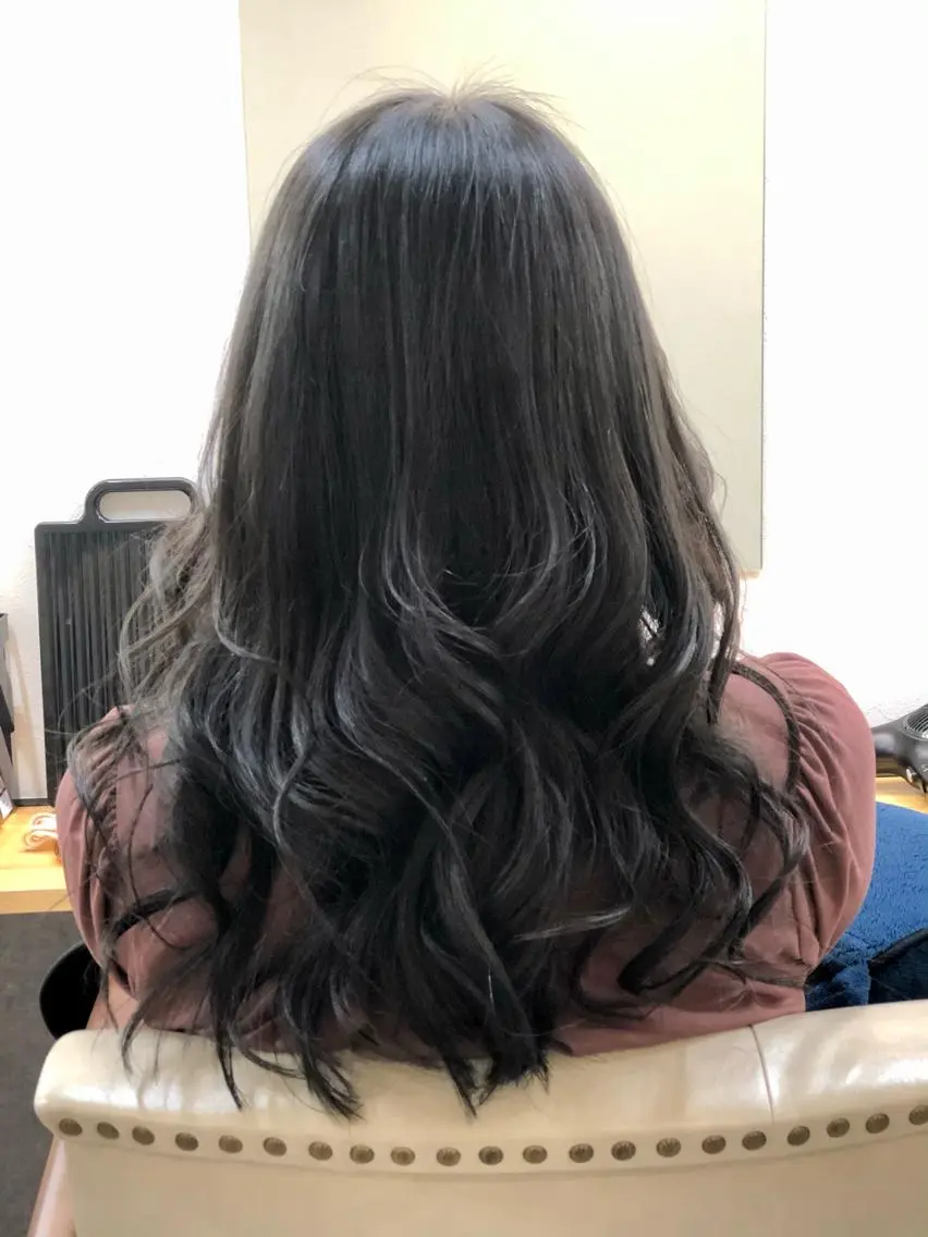 ロング アッシュ 学生 カット ヘアカラー トリートメント H by Real meのヘアスタイル
