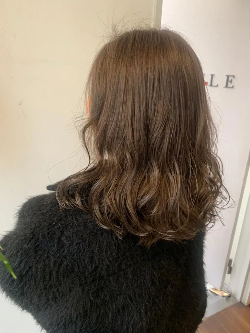 セミロング カラー 羽エクステ🪽 🤍まき🤍のヘアスタイル
