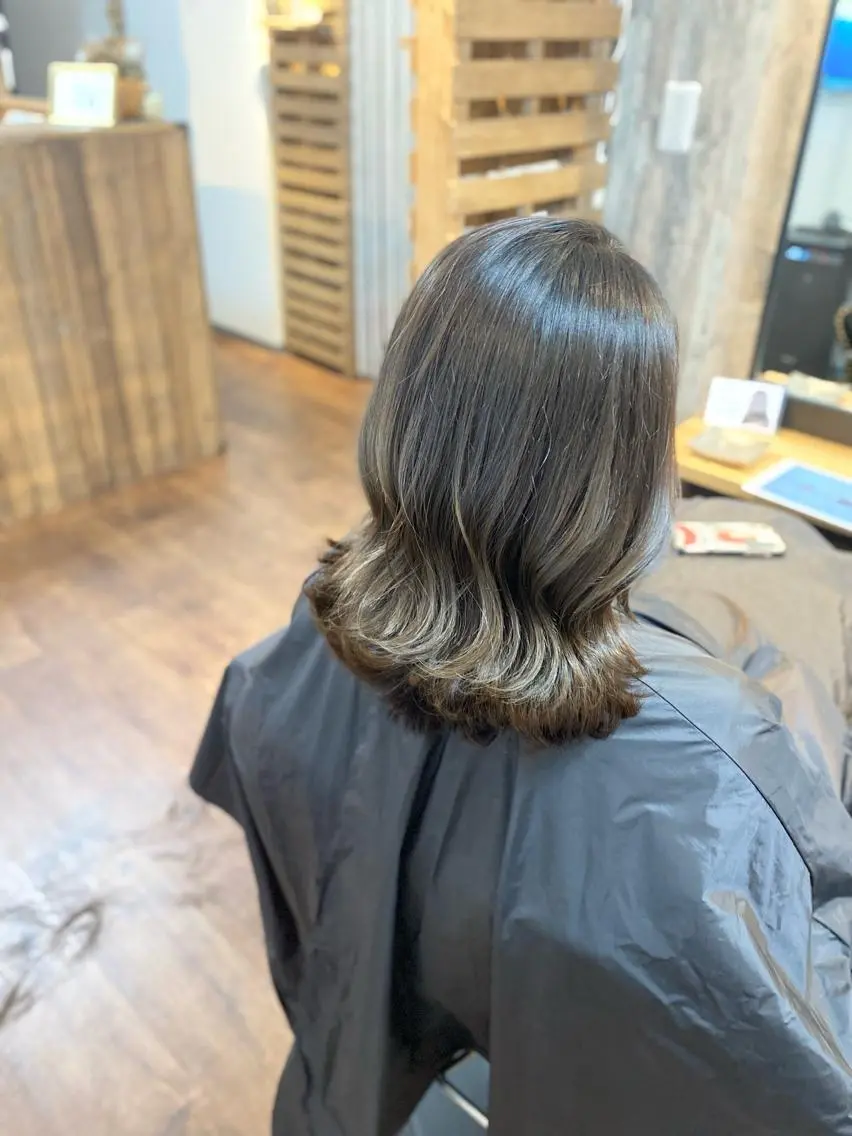ミディアム カラー グレージュ Luzir⭐︎ GEN⭐︎のヘアスタイル