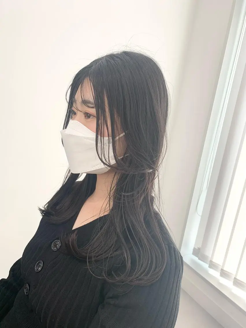 ミディアム カラー パーマ ヘアアレンジ メンズ キッズ ネイル マツエク・マツパ アイブロウ カット ヘアカラー 縮毛矯正 似合せレイヤー／ 柔らか透明感カラーのヘアスタイル