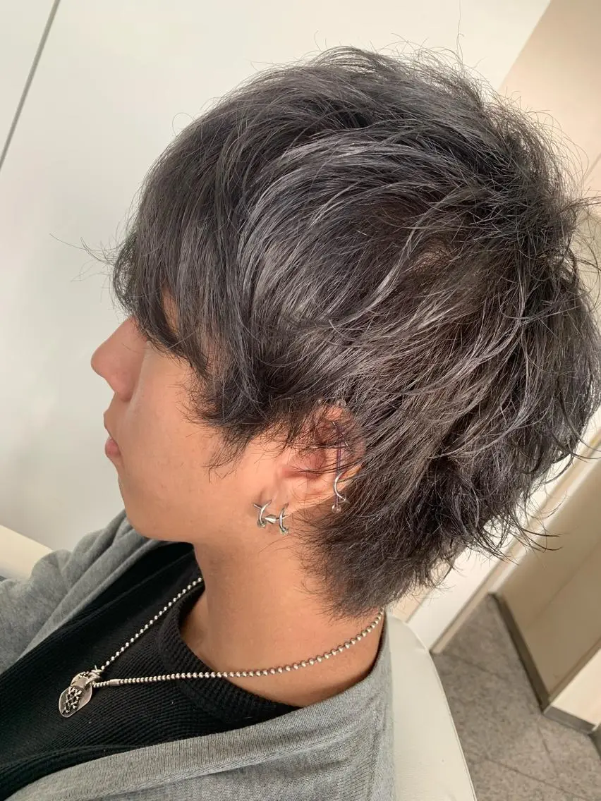 カラー ダブルカラー 伊藤 桃のヘアスタイル