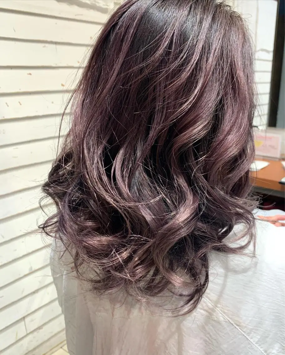 セミロング カラー バレイヤージュ ピンクカラー シルバー レイヤーカット AQUA 平田真一のヘアスタイル