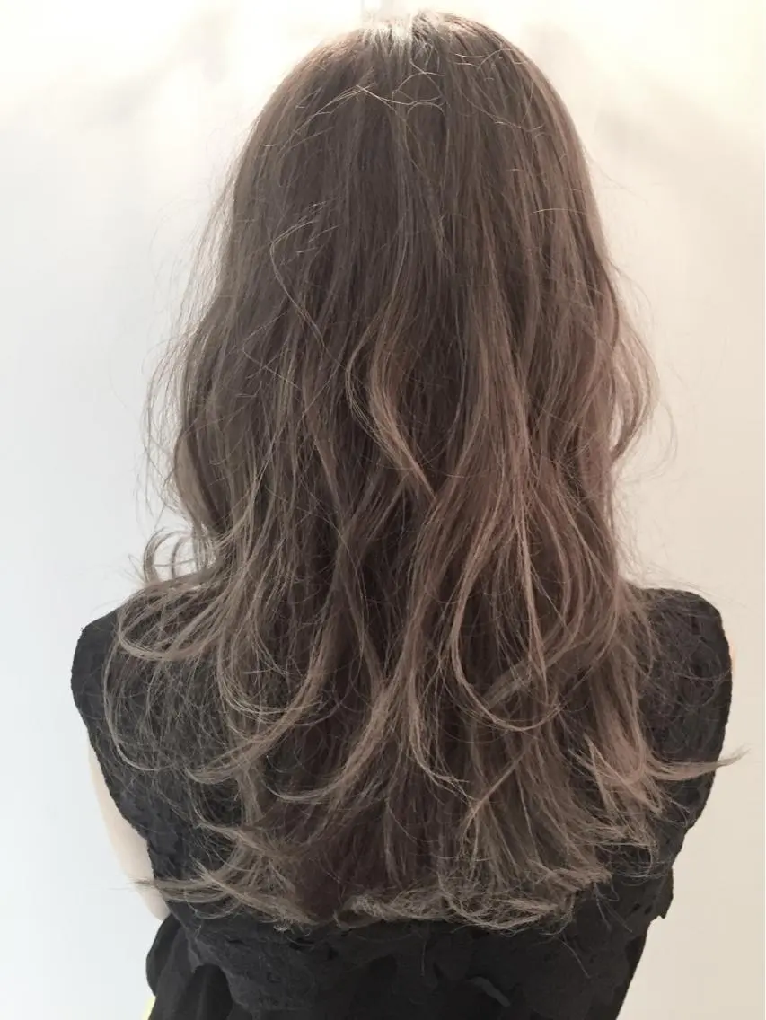 セミロング アッシュ アッシュグレー アッシュグレージュ 松永 雄樹のヘアスタイル