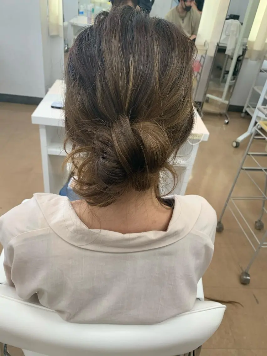 セミロング カラー 齊藤 衣梨佳のヘアスタイル