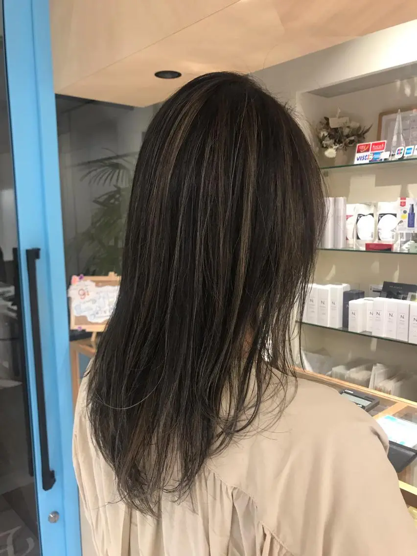 セミロング カラー 三代 ゆりあのヘアスタイル