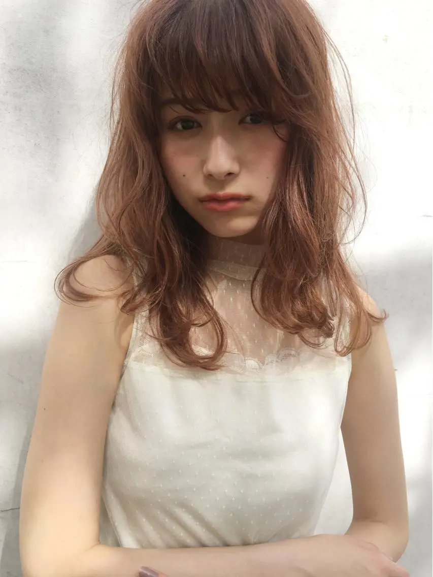 セミロング 小顔カット 鎌倉 彩のヘアスタイル