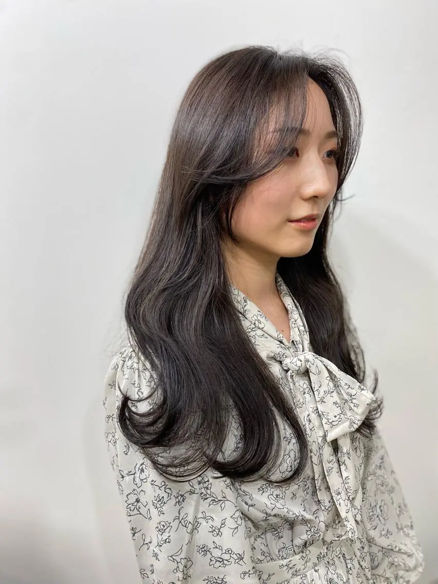 ロング カラー アッシュ アッシュブラック アッシュブラウン アッシュグレー アッシュグレージュ カット ヘアカラー トリートメント 顔まわりレイヤー× 韓国ヘアオタベシンヤのヘアスタイル