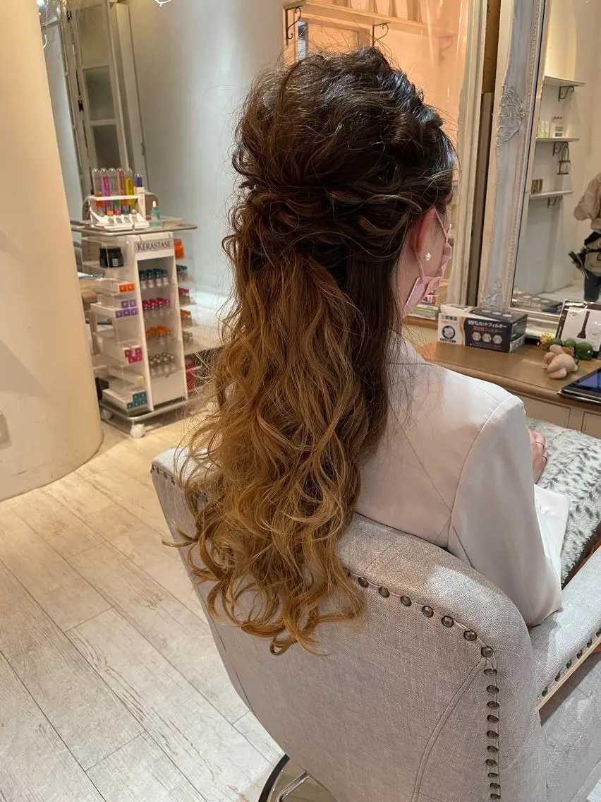 ロング カラー ヘアアレンジ HATSUMEI 勅使瓦 祥のヘアスタイル