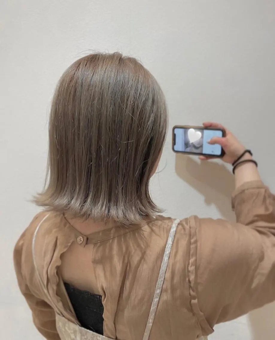 ミディアム カラー ベージュカラー カット ヘアカラー トリートメント 阿部 響香のヘアスタイル