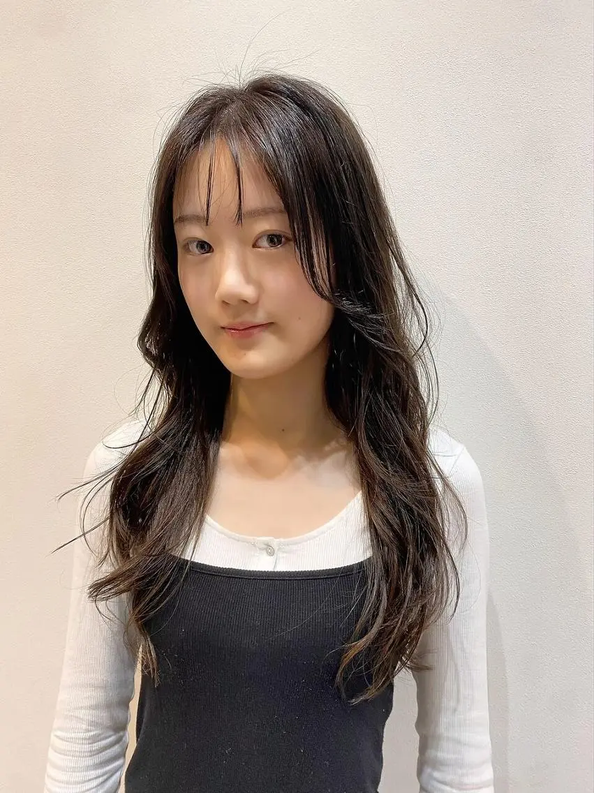 ロング カラー ブリーチ 透明感カラー グレージュ ブリーチなしカラー オリーブカラー カット ヘアカラー トリートメント 初めてでも安心🌟 newi町田✂のヘアスタイル