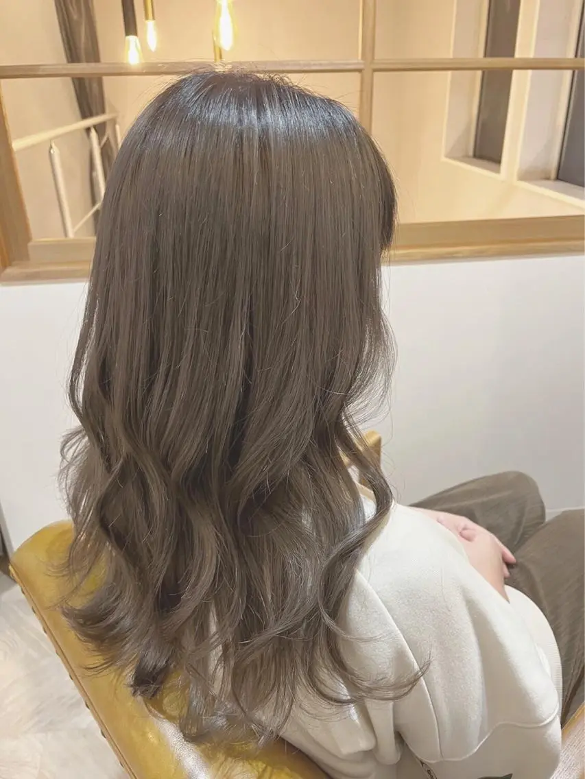 セミロング ayumi ／透明感カラーのヘアスタイル