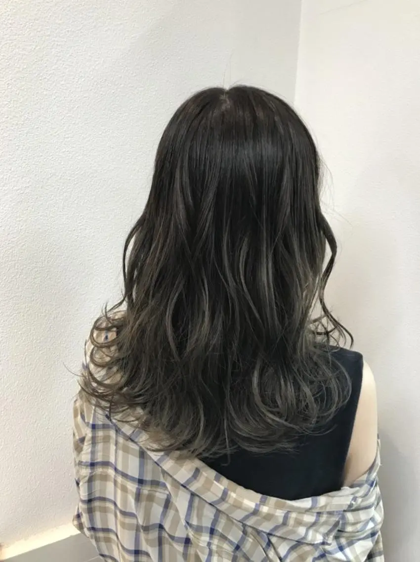 セミロング カラー グレージュ GiseL ジゼル六本松のヘアスタイル