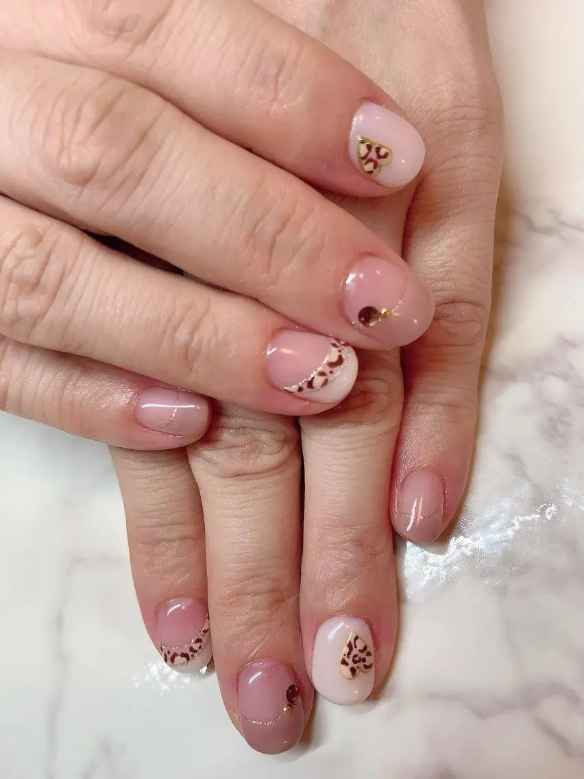 ネイル ニュアンスネイル atelier chic+のネイルデザイン