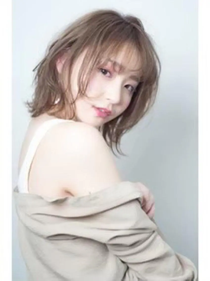 ミディアム レイヤーカット・ 縮毛矯正 星野のヘアスタイル