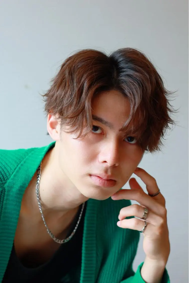 ショート メンズ 波巻きパーマ 尾野 雅斗のヘアスタイル