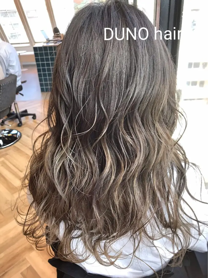 ロング カラー ハイライトカラー ハイライト 村阪 由美子のヘアスタイル