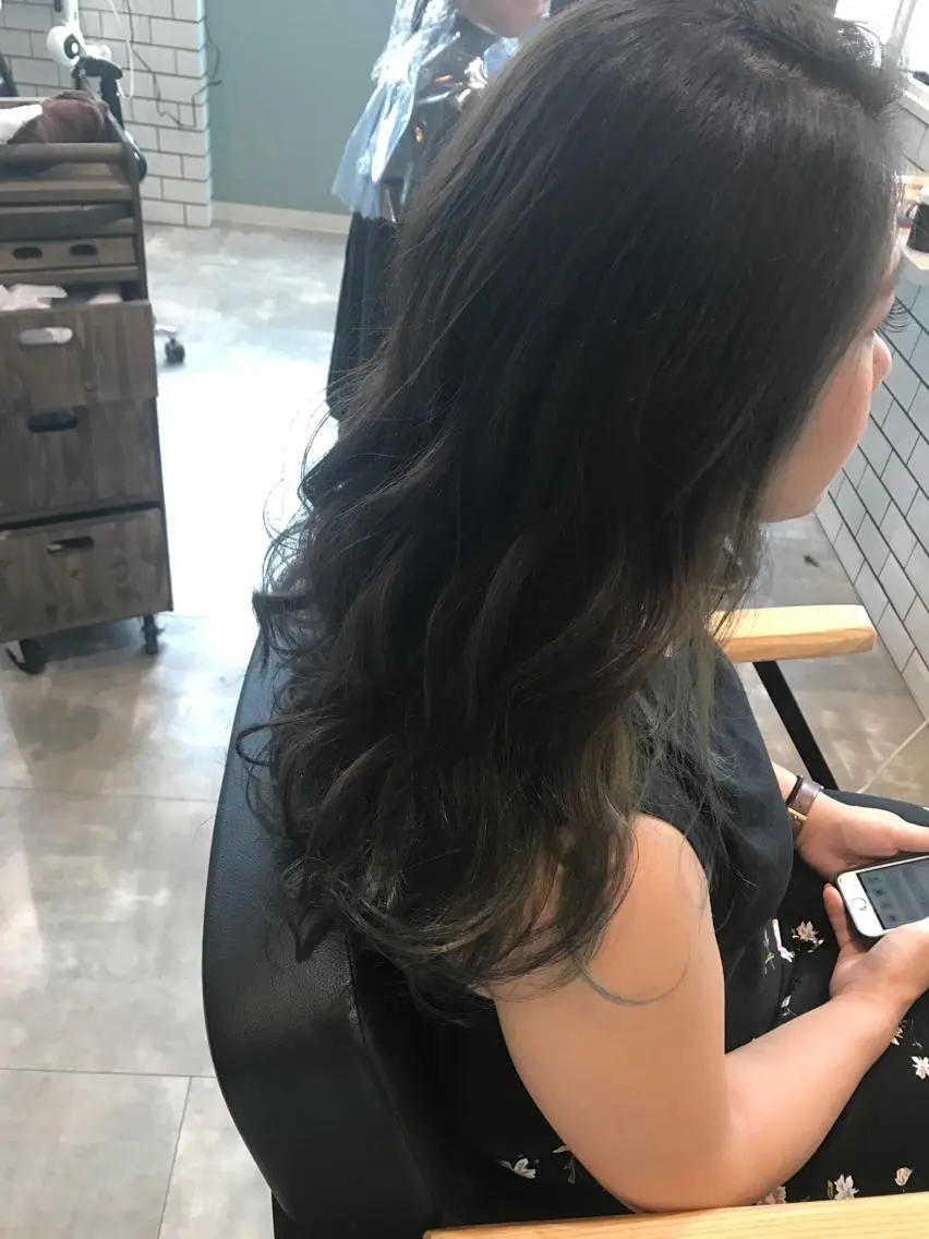 ロング カラー ブルーカラー グレージュ ヤマナカ エリカのヘアスタイル