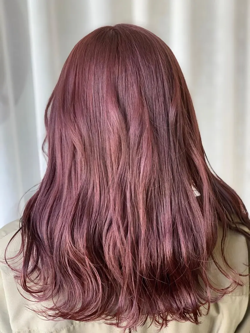 セミロング カラー カシス ピンクカラー LUXBE LUCEのヘアスタイル