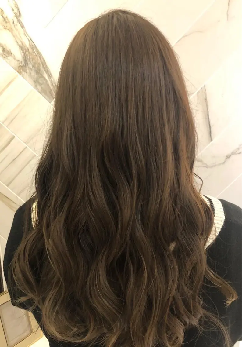 ロング カラー 藤田 歩美のヘアスタイル
