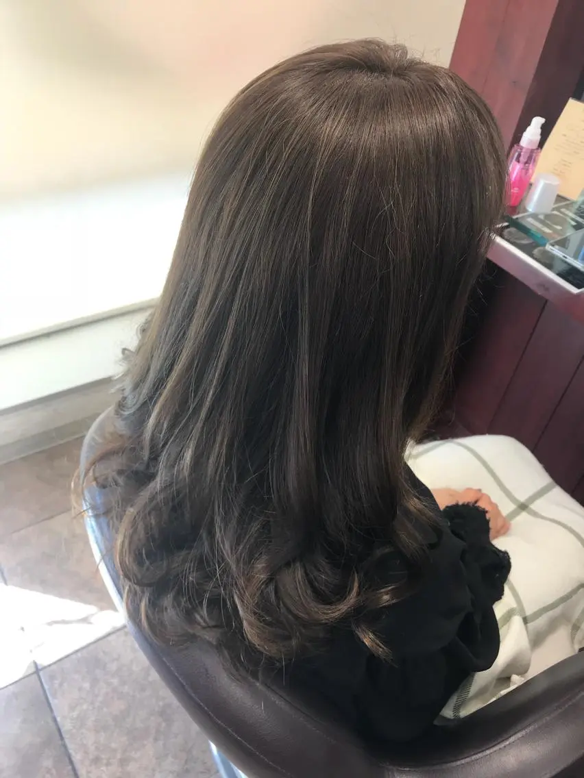 ロング アッシュ 嶋村 望美のヘアスタイル
