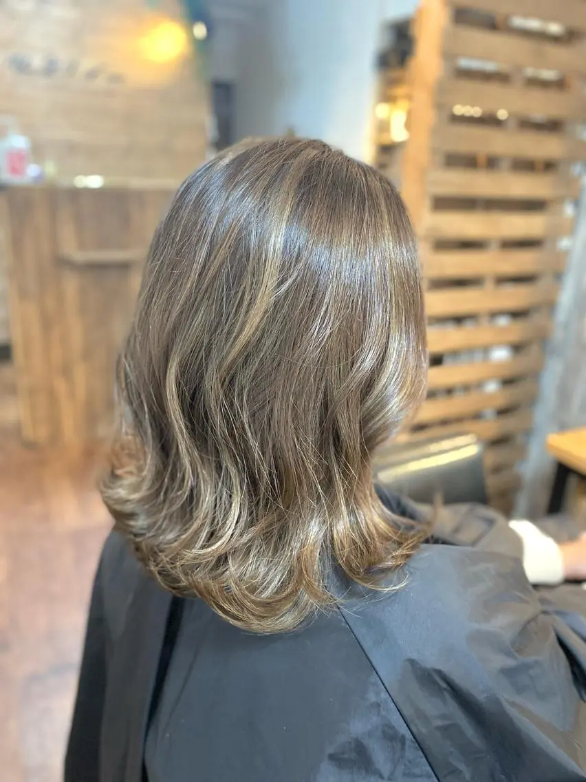 ミディアム カラー ハイライトカラー ハイライト Luzir⭐︎ GEN⭐︎のヘアスタイル