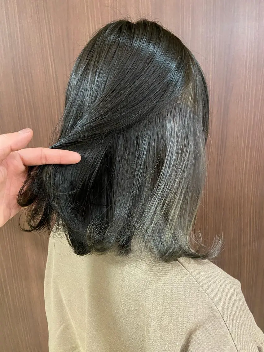 ミディアム カラー シルバー ブランシェ小幡駅前店 森樹のヘアスタイル