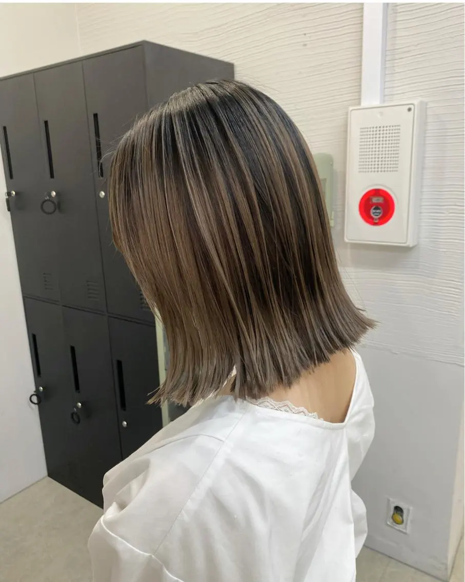 ミディアム カラー ネイル マツエク・マツパ アイブロウ ヘアカラー ハイライト、レイヤー カット/西梅田/中西のヘアスタイル