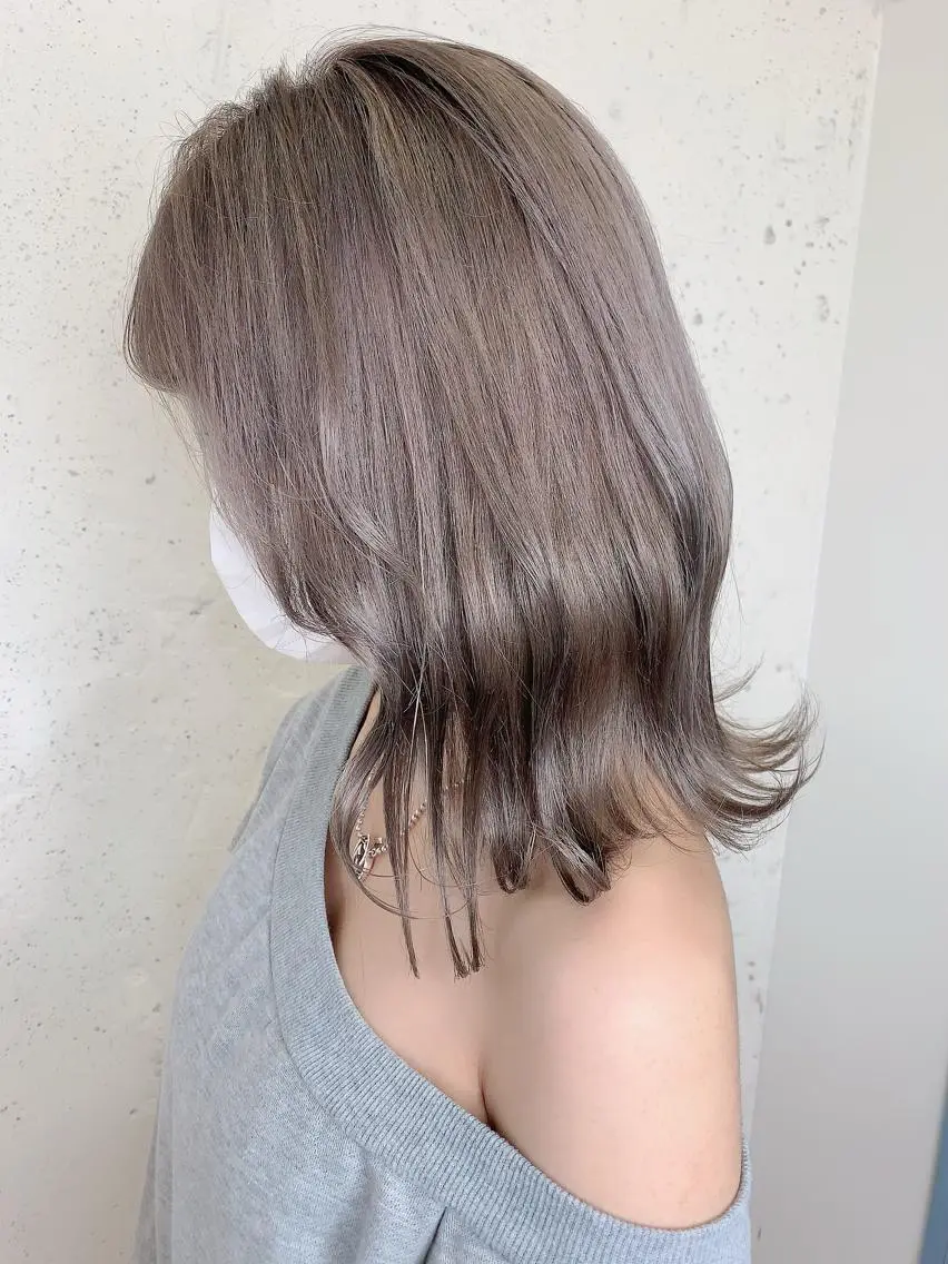 ミディアム カラー 透明感ハイトーン🦄 キラ🌈のヘアスタイル