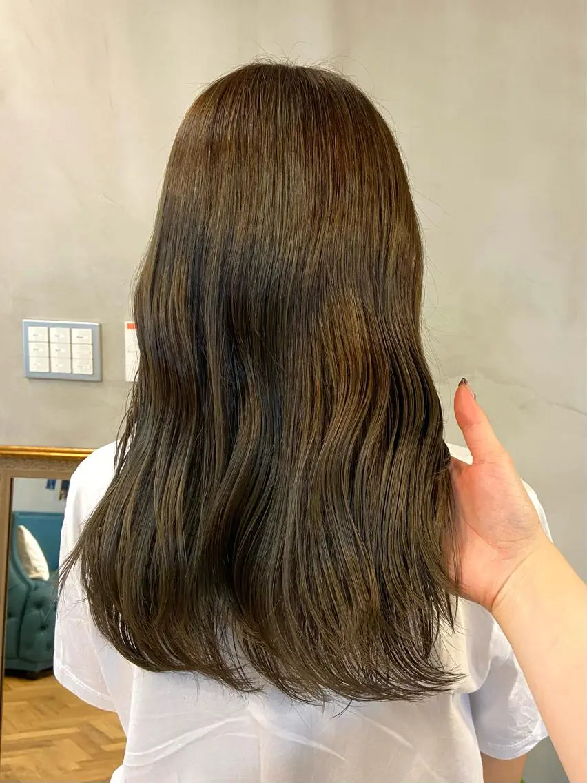 ロング カラー ベージュカラー オリーブベージュ ヘアカラー トリートメント mana/オリーブ /髪質改善/レイヤーのヘアスタイル