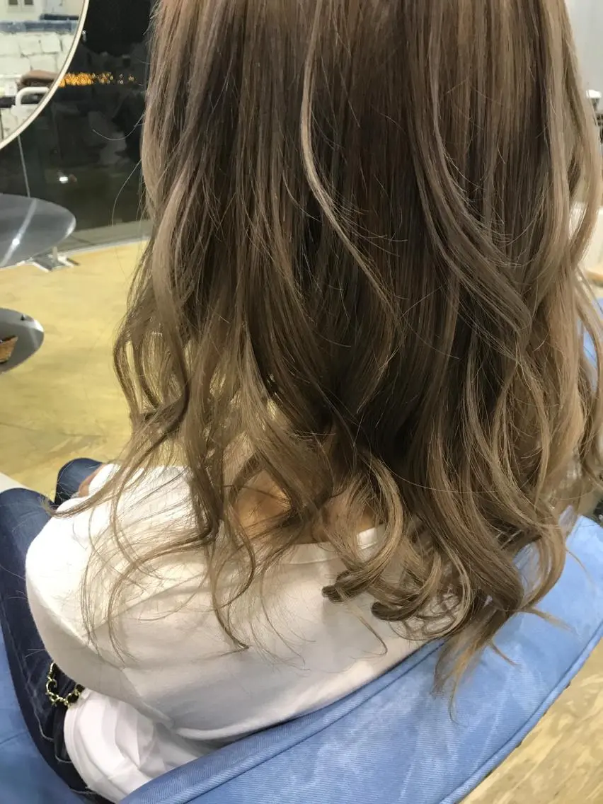 ミディアム カラー ヘアアレンジ ベージュカラー 松井 敬太郎のヘアスタイル