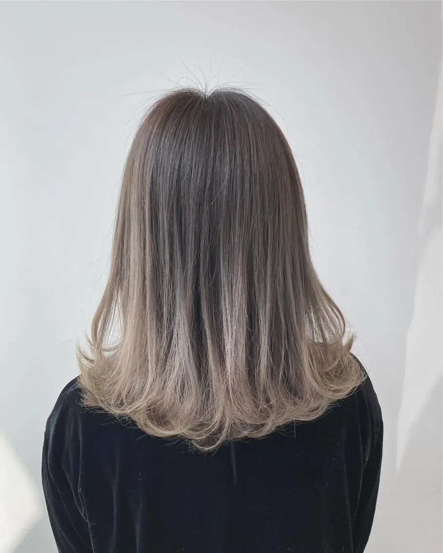セミロング カラー ベージュカラー ホワイトベージュ Unami MIHA☘️*゜のヘアスタイル