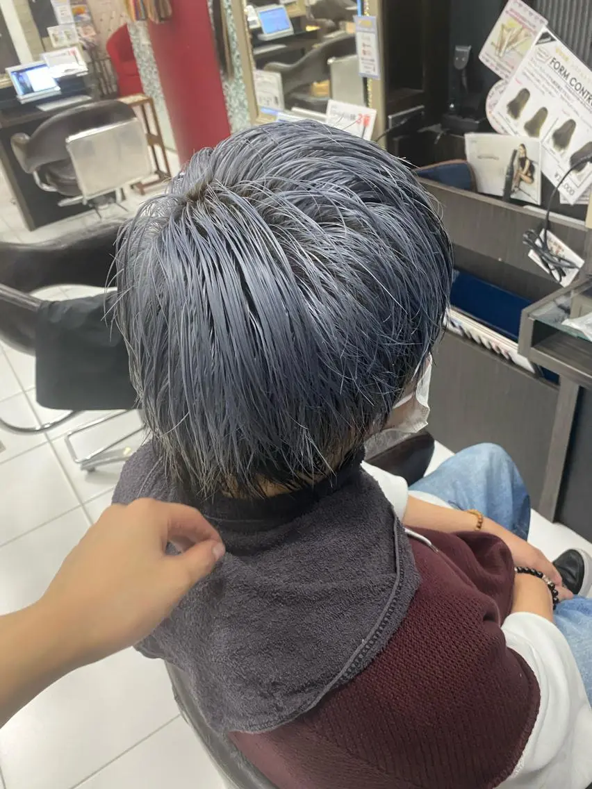 ショート カラー ブルーカラー シルバー グレージュ達人/赤み 消し/ブリーチ/岩崎のヘアスタイル