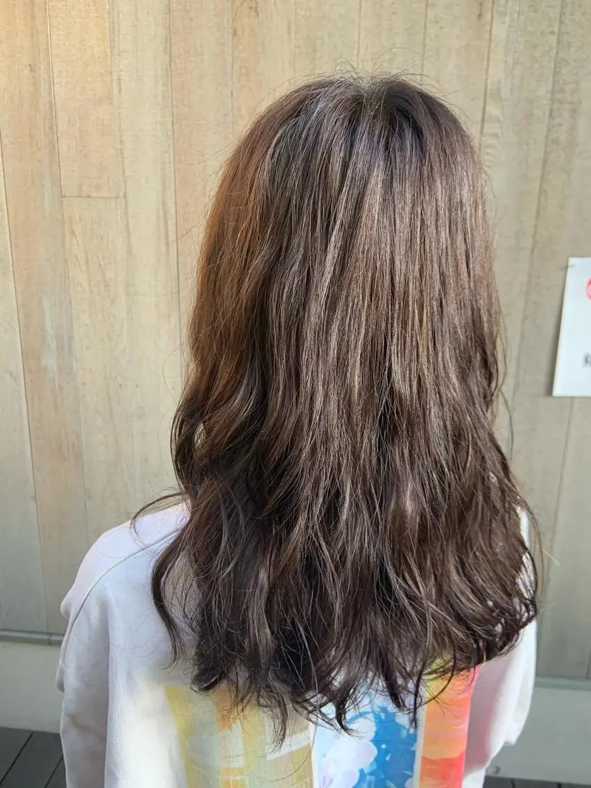 セミロング カラー パーマ ヘアアレンジ セミロングパーマ ハイライトカラー ハイライト デジタルパーマ ハイトーンカラー🤍 山下 優華のヘアスタイル