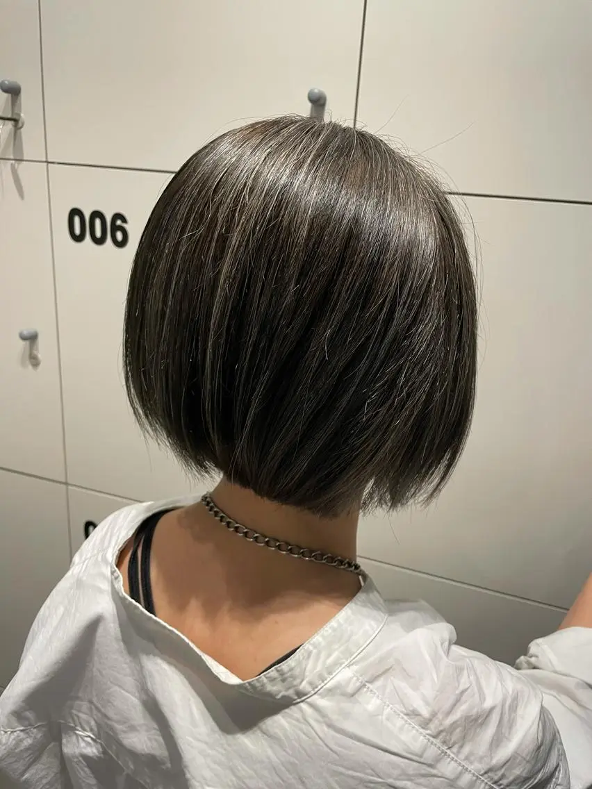 ショート カラー ハイライトカラー シルバー ハイライト カット トリートメント レイヤー×髪質改善 ×透明感/杉田 圭のヘアスタイル