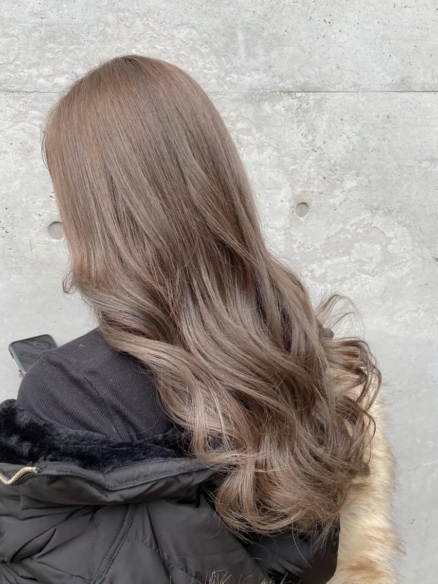 セミロング カラー アッシュ ブリーチ ケアブリーチ イルミナカラー シルバー 【透明感、艶髪】西村 有司のヘアスタイル
