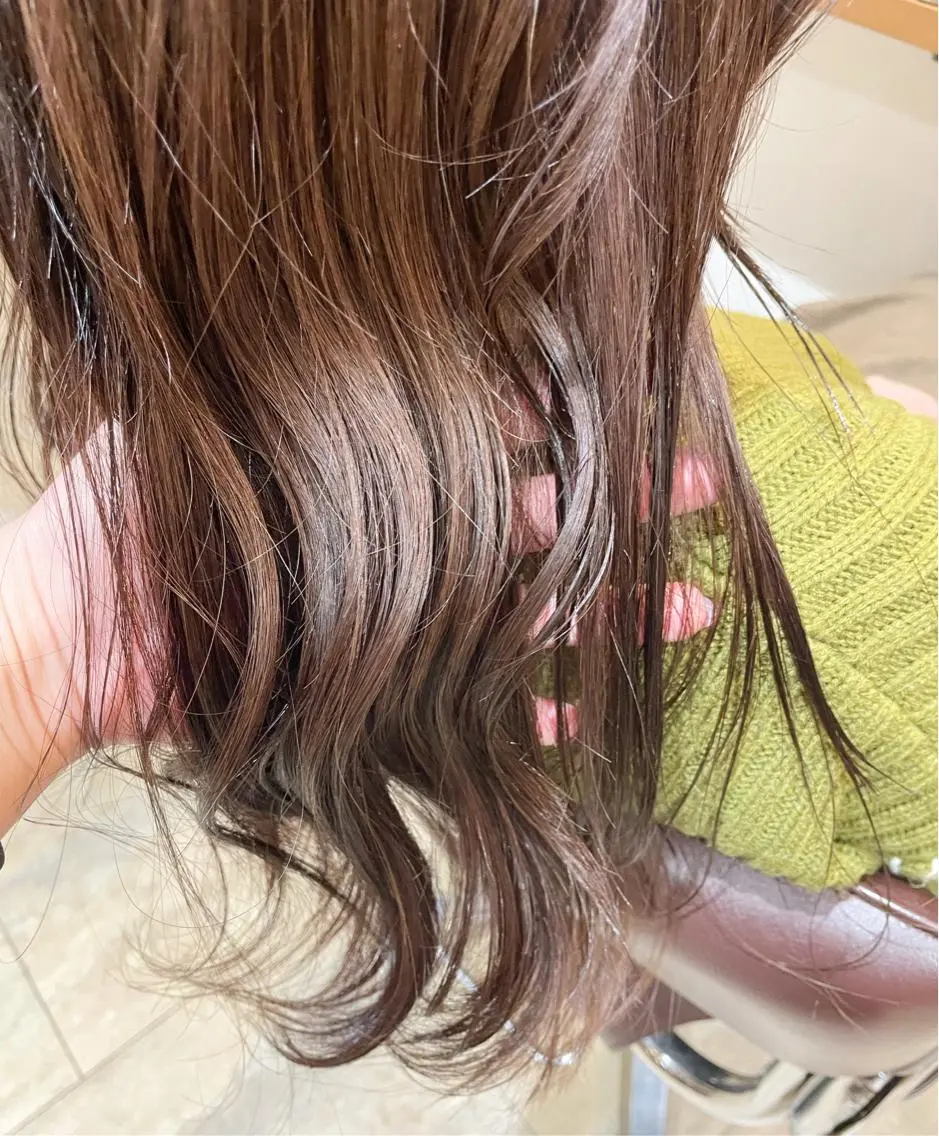 ロング カラー ブリーチ ブラウンカラー ブリーチなしカラー トリートメント 大賀 チサトのヘアスタイル