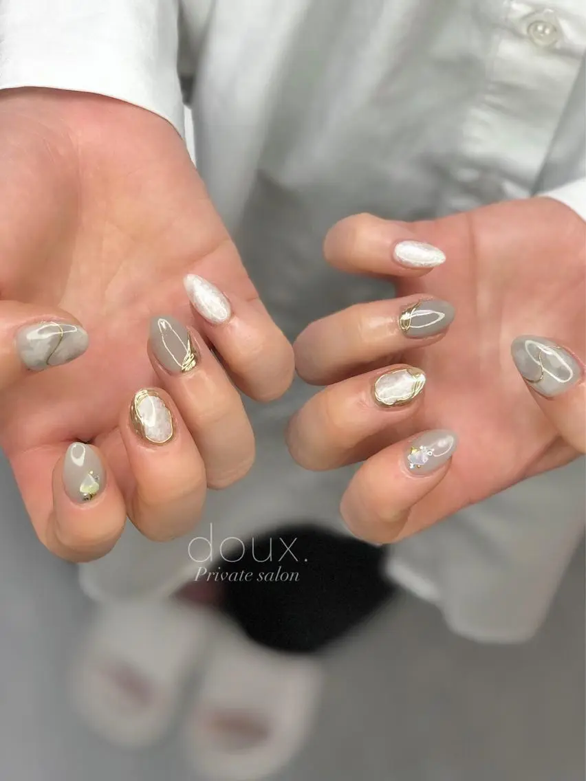 ネイル マグネットネイル ニュアンスネイル 春ネイル ハンドネイル doux. nailのネイルデザイン