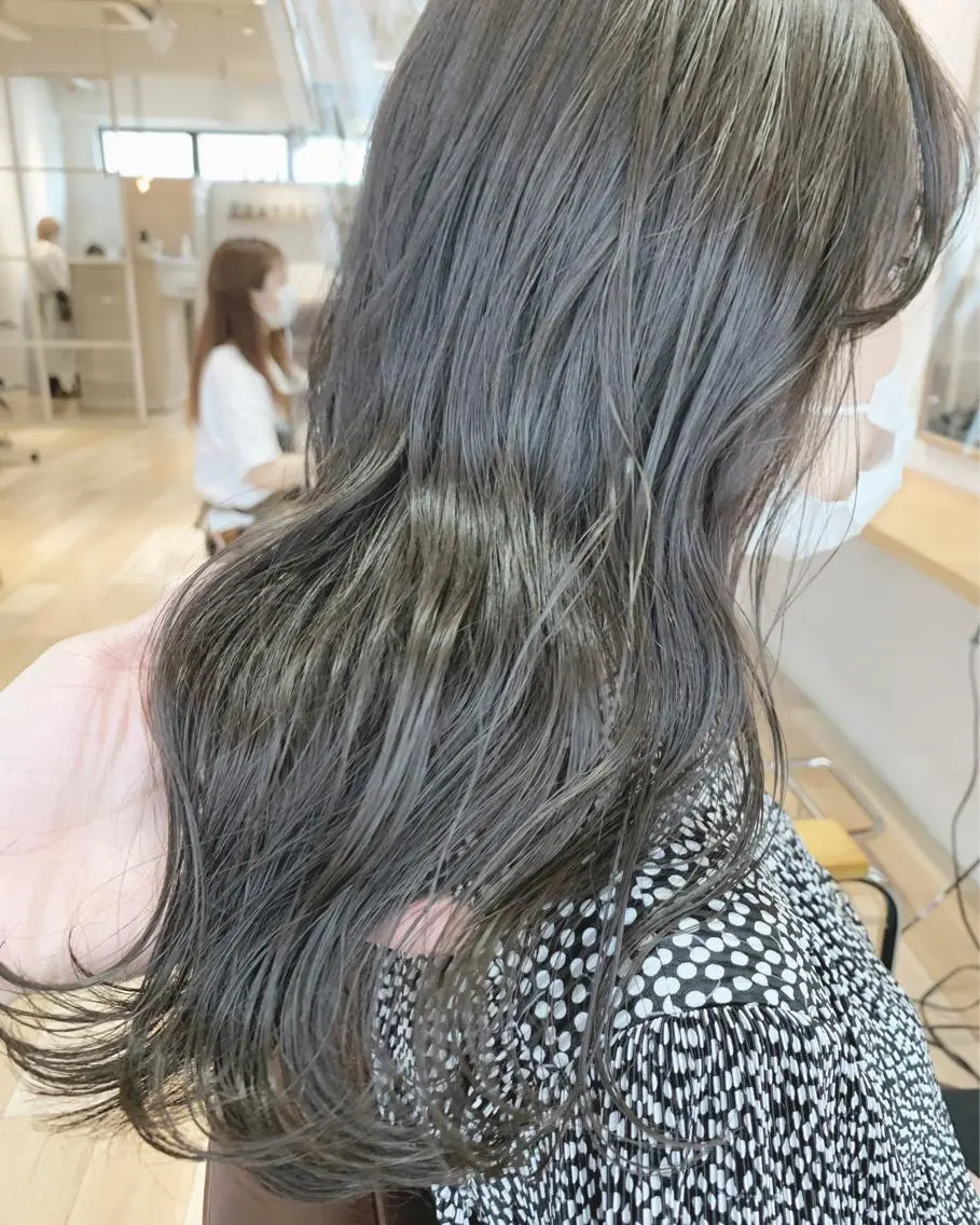 ミディアム カラー ネイル ハイトーンボブ 前田 表参道　グレージュのヘアスタイル